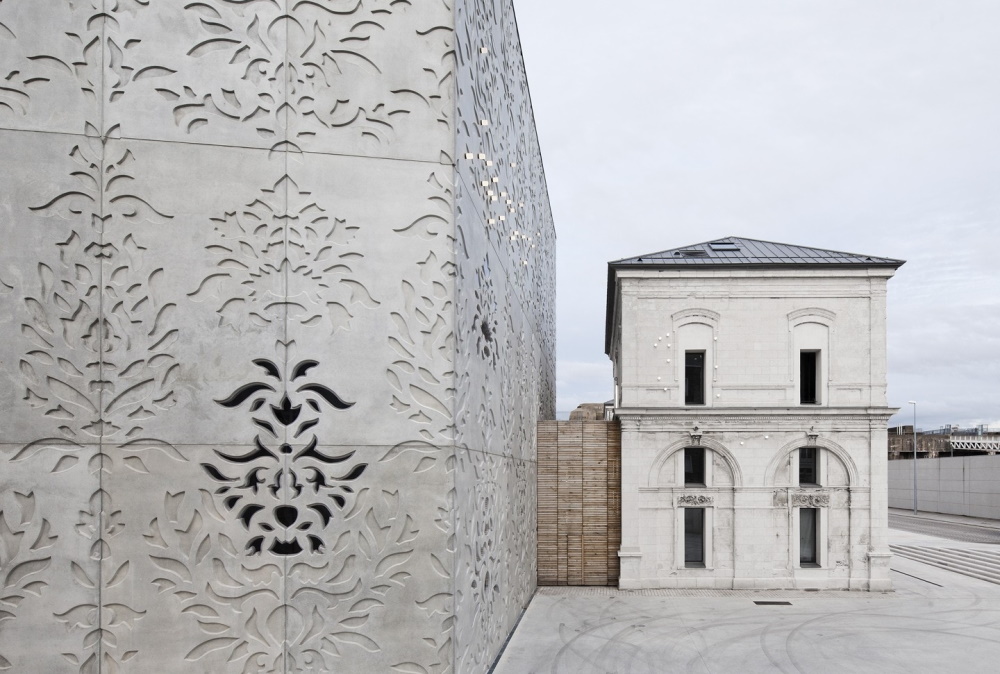 Панели для фасада из архитектуроного бетона