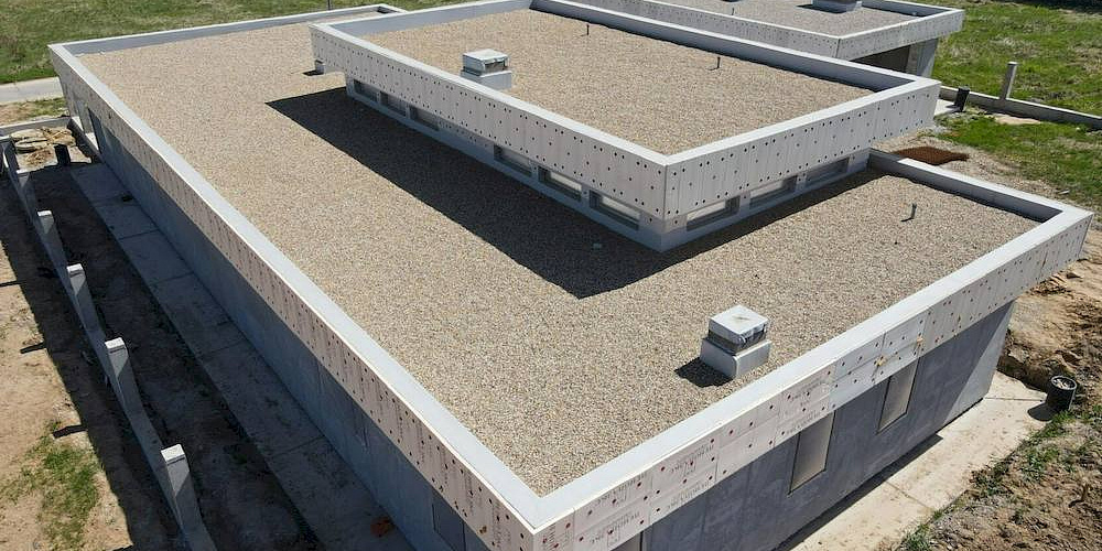 Монтаж балластной кровли: защита или лишняя трата денег?