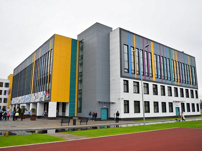 Школы и детские сады